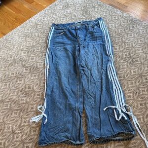 Women’s Blue Denim Wide-Leg Jeans with Side Stripes